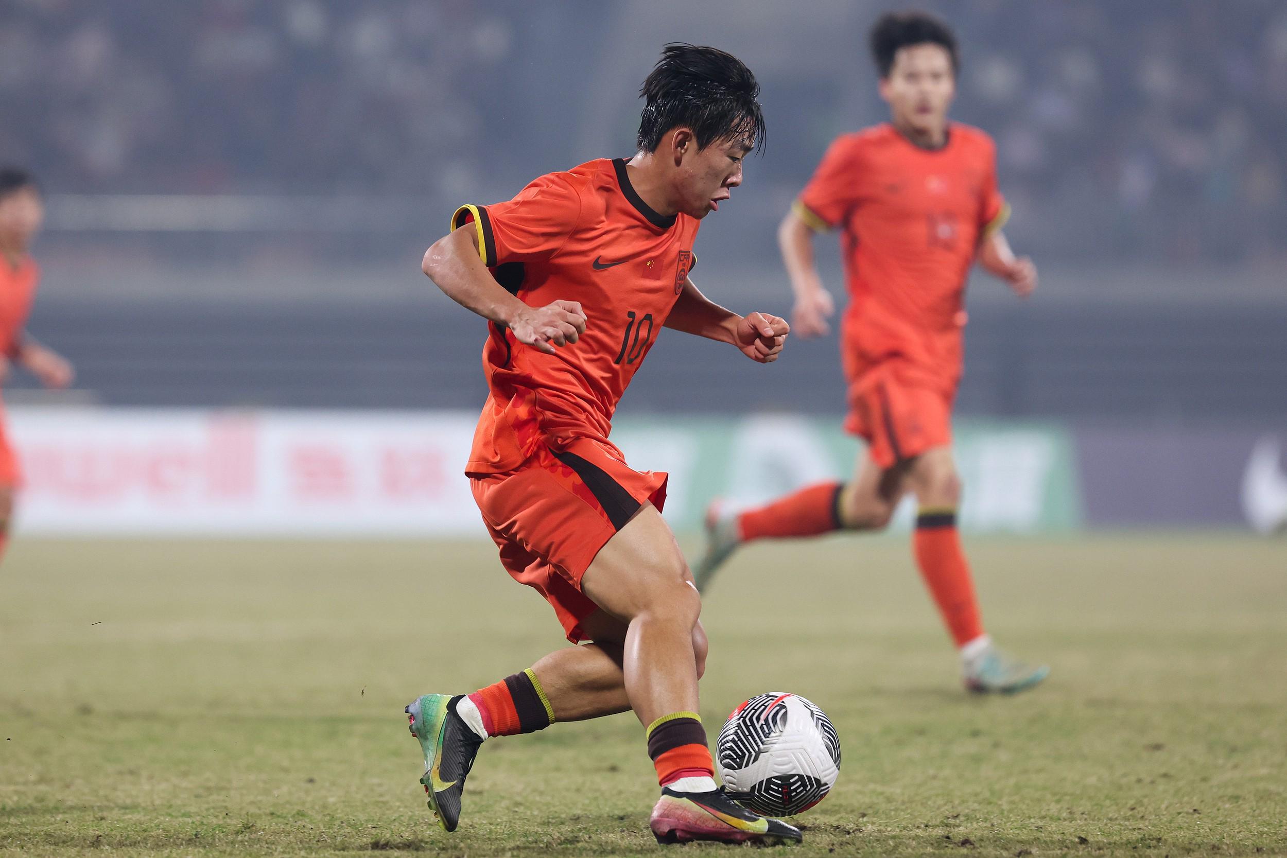 乐鱼电竞-赵震：皇马老球探曾赞邝兆镭水平高，现在应让他安静稳定踢球